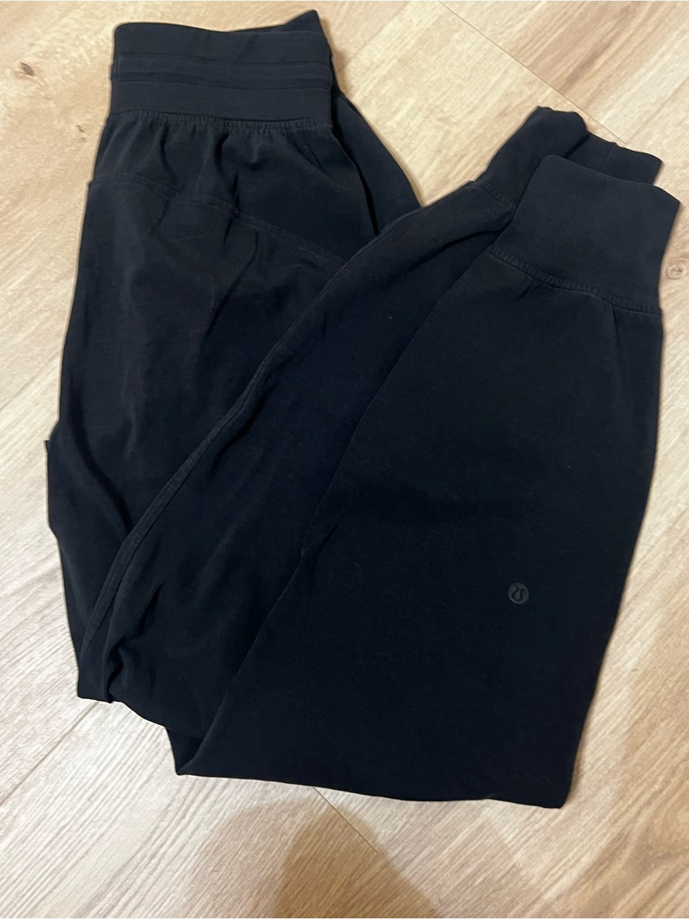 Black jogger Lulu
